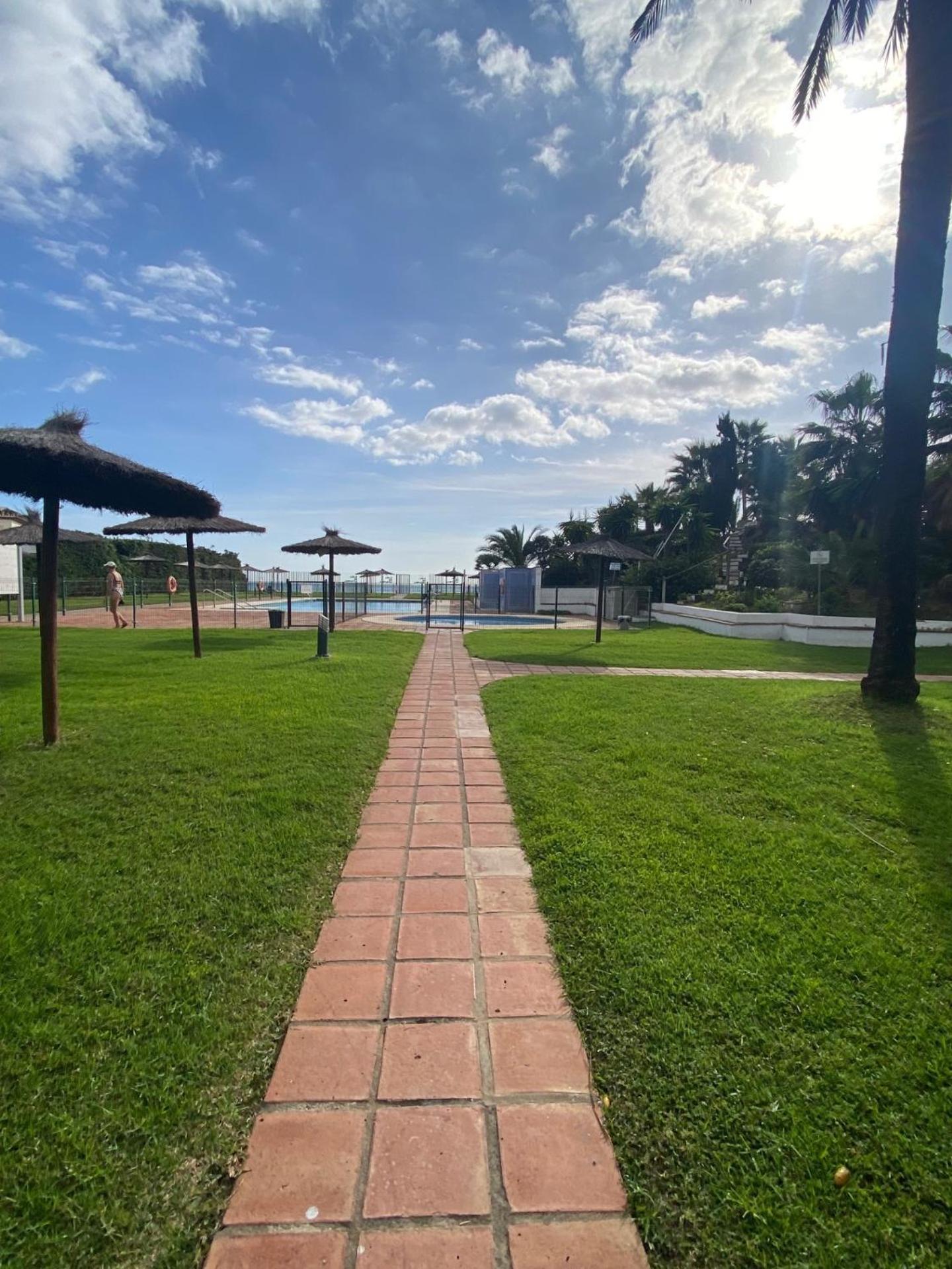 Bahia De Estepona Bagian luar foto