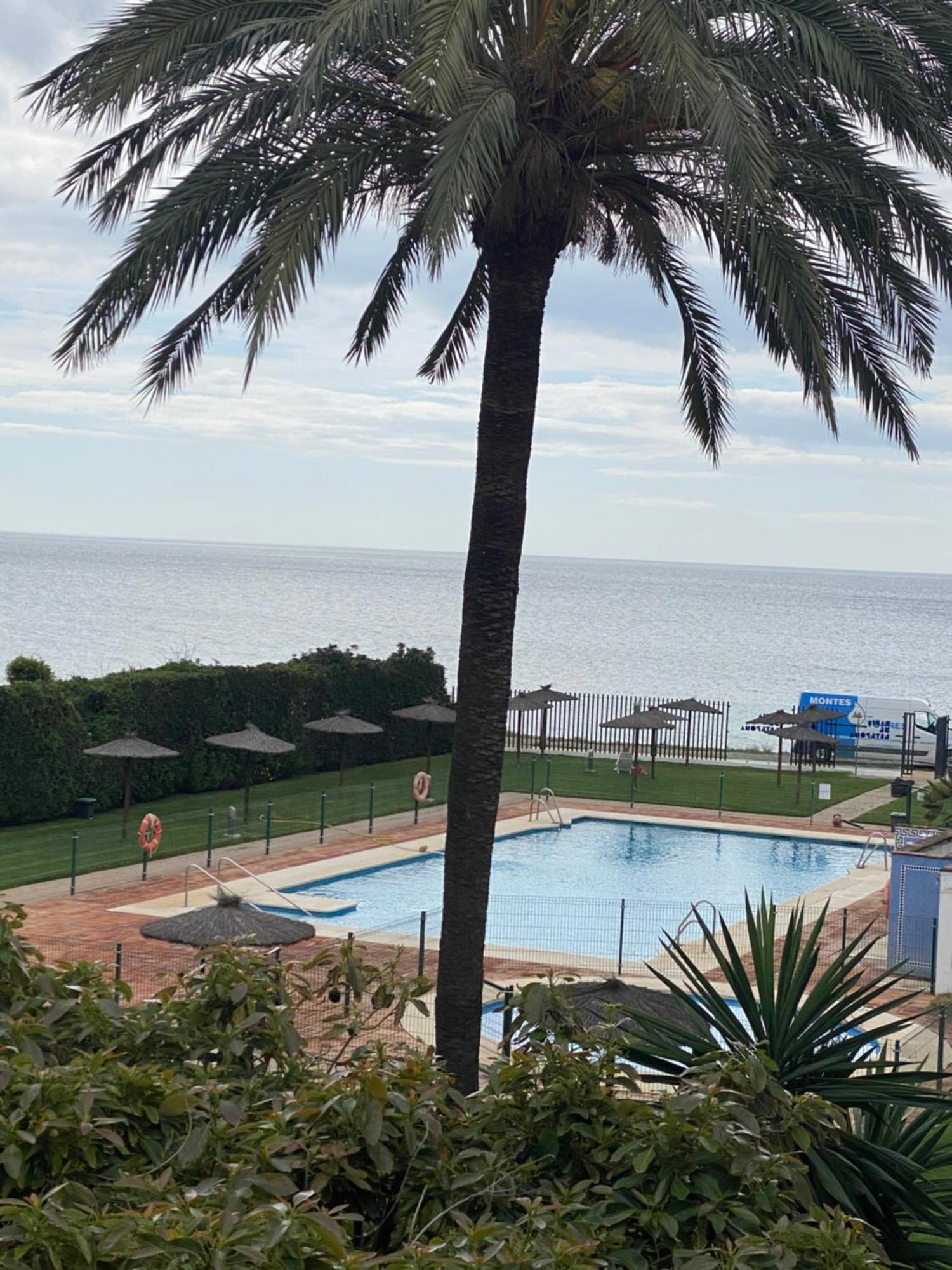 Bahia De Estepona Bagian luar foto